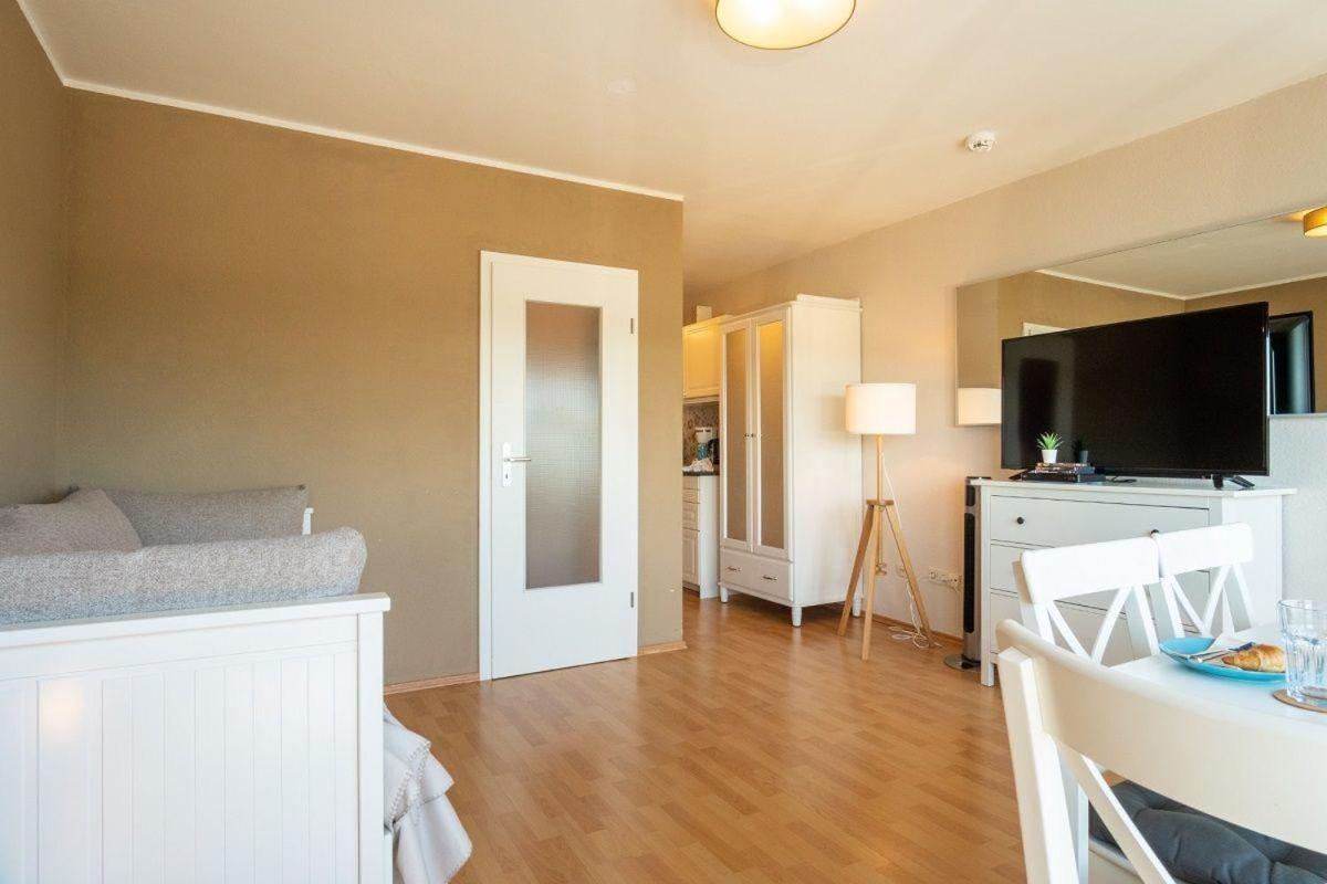 Haus-Steinwarder-7-Wohnung-Strandbude-22 Хайлигенхафен Экстерьер фото